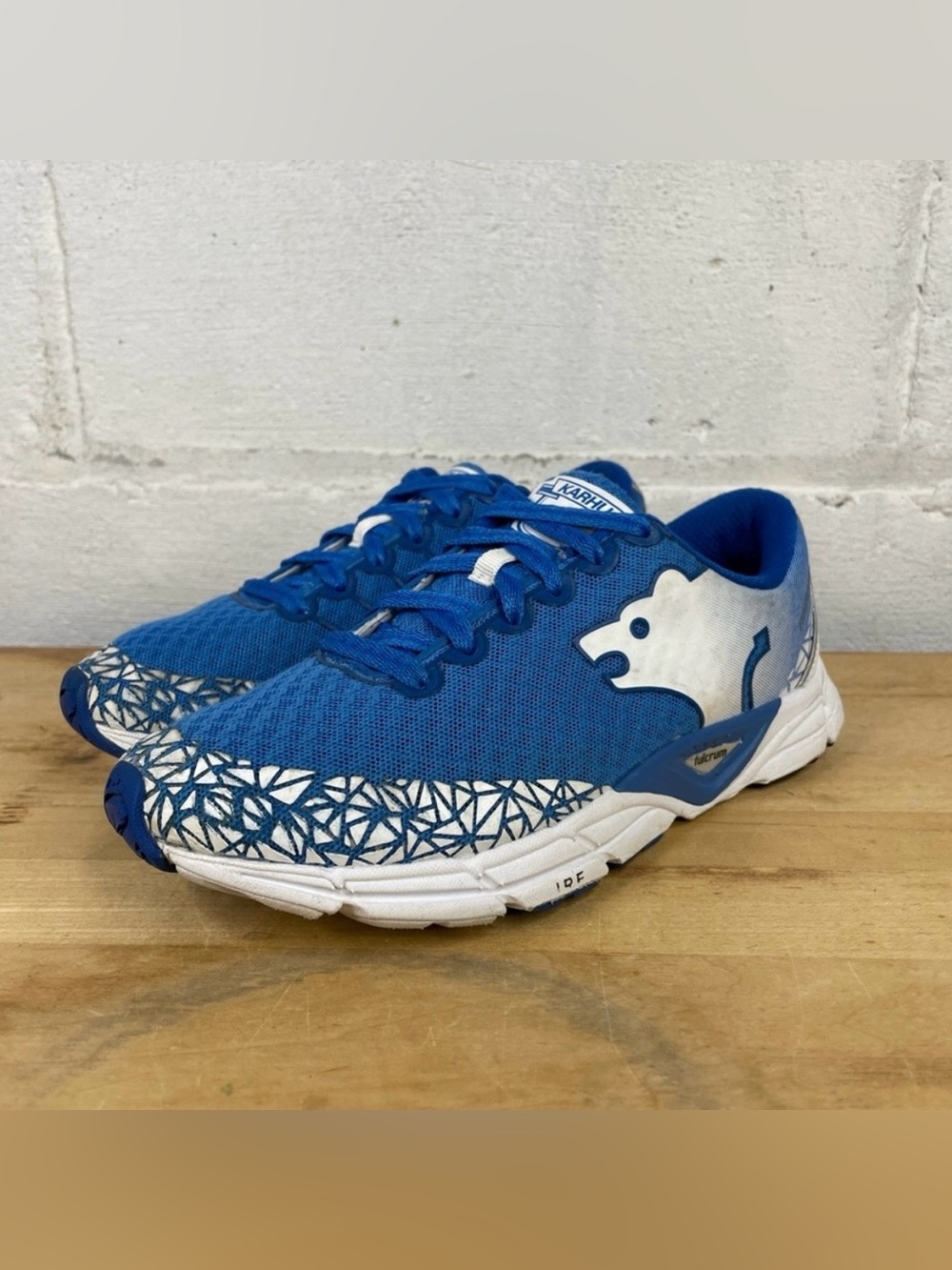 Karhu Flow 6 IRE Womens Size 7 Shoes